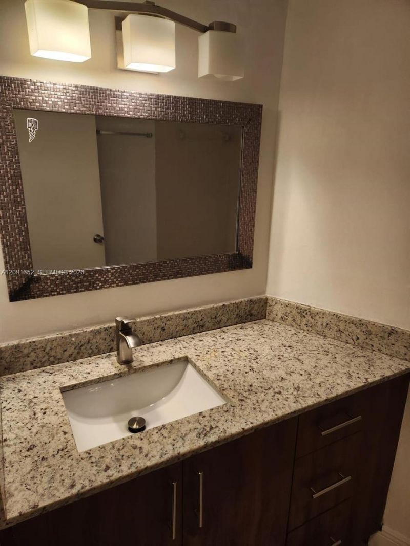 6292 NW 186th St, Unit 206, Hialeah, FL 33015 Photo