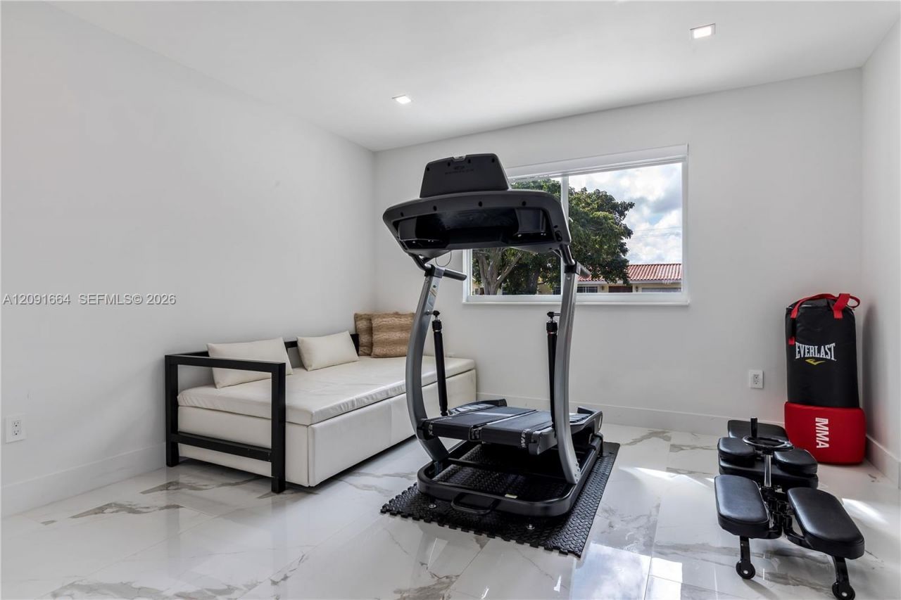 20501 NE 22nd Pl , Miami, FL 33180 Photo