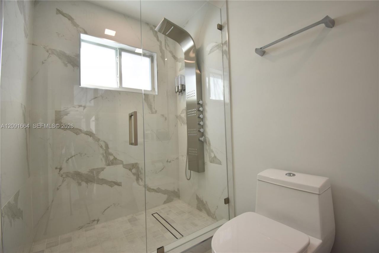 20501 NE 22nd Pl , Miami, FL 33180 Photo