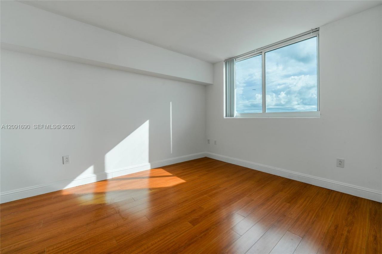 1800 N Bayshore Dr, Unit 2103, Miami, FL 33132 Photo