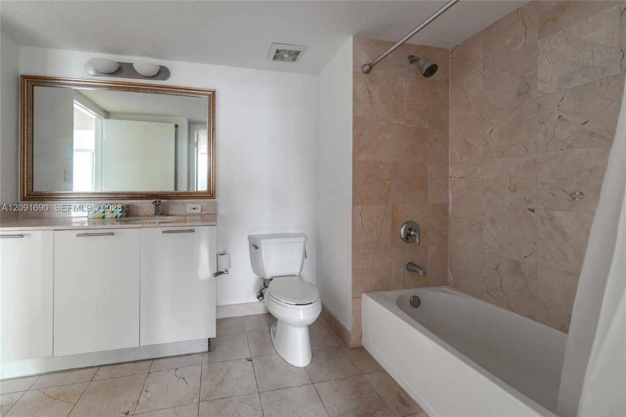 1800 N Bayshore Dr, Unit 2103, Miami, FL 33132 Photo