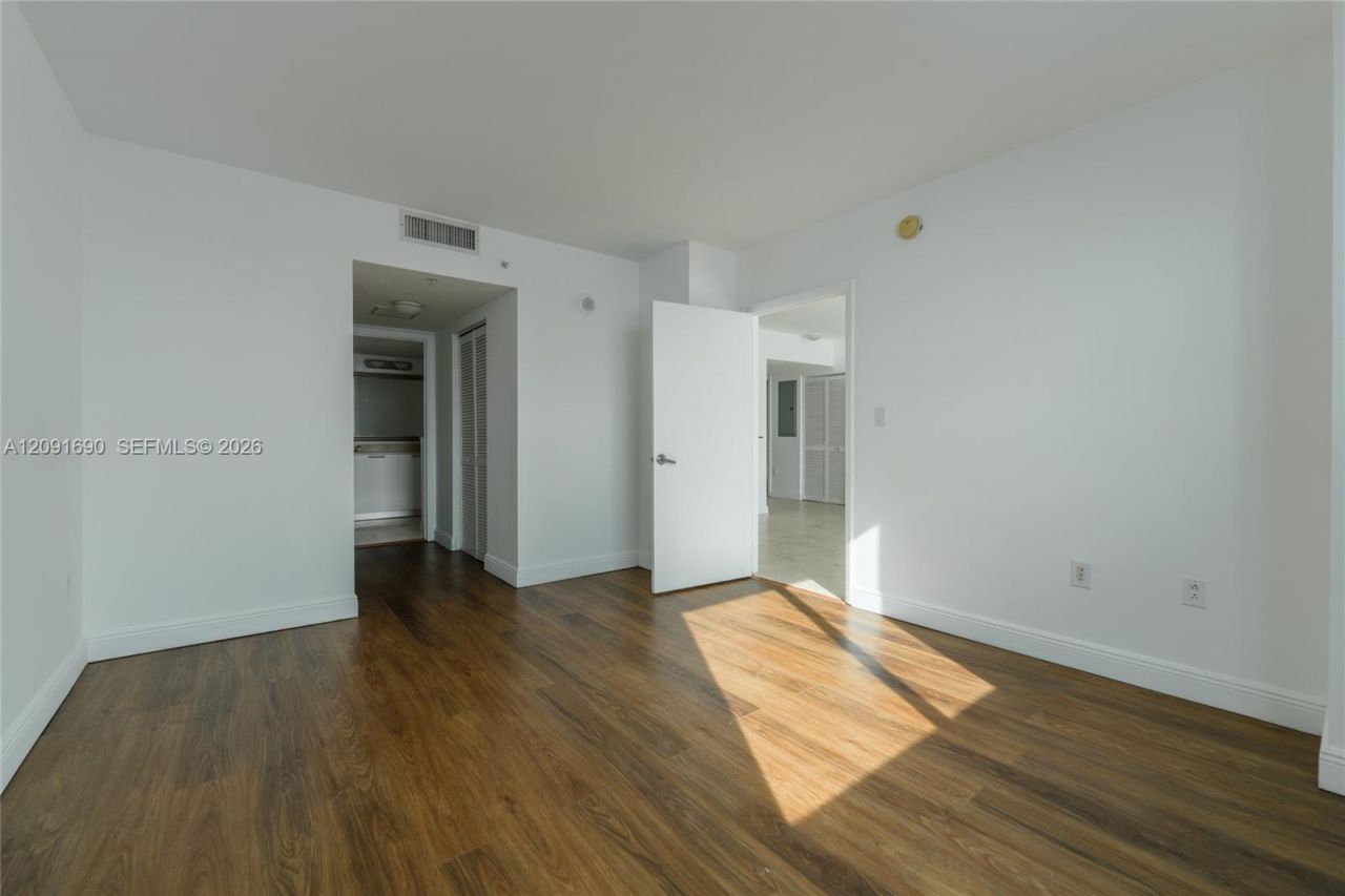 1800 N Bayshore Dr, Unit 2103, Miami, FL 33132 Photo