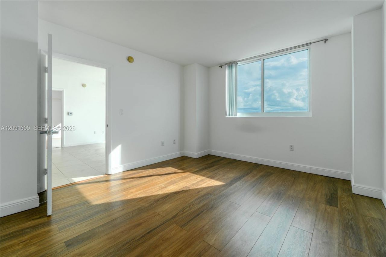 1800 N Bayshore Dr, Unit 2103, Miami, FL 33132 Photo