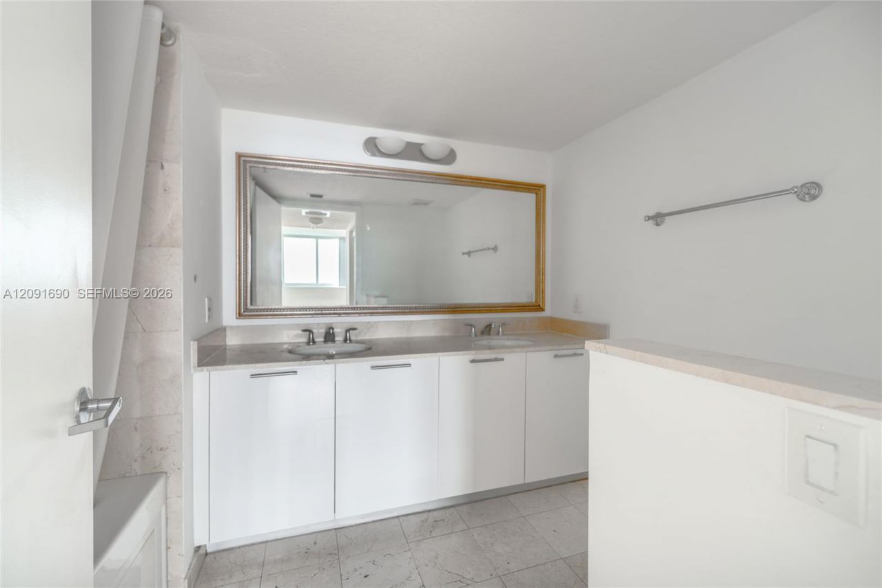 1800 N Bayshore Dr, Unit 2103, Miami, FL 33132 Photo