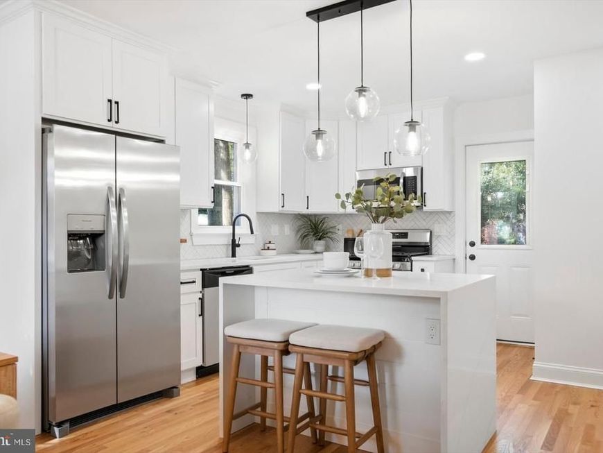 9424 Colesville Road , Silver Spring, MD 20901 Main Photo