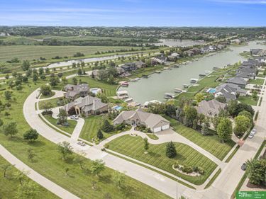 17808 S Reflection Avenue, Bennington, NE 68007