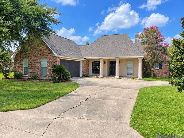 6397 Pelican Crossing Dr, Gonzales, LA 70737