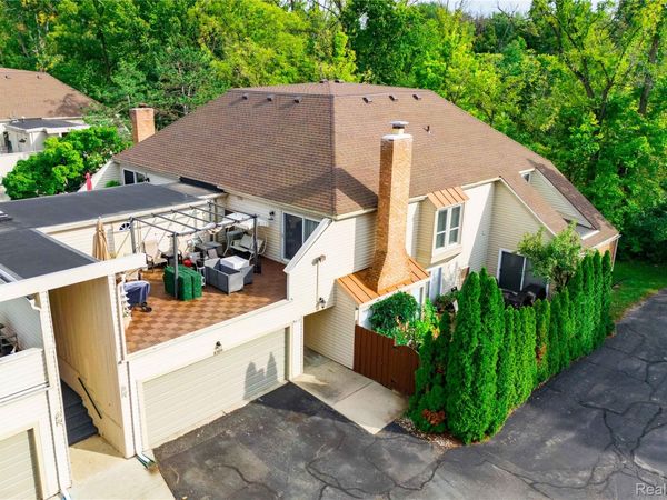 8309 Colony Drive, Unit 22, Grosse Ile Township, Mi 48138