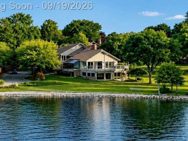 3850 Pine Harbor Drive, West Bloomfield Township, Mi 48323