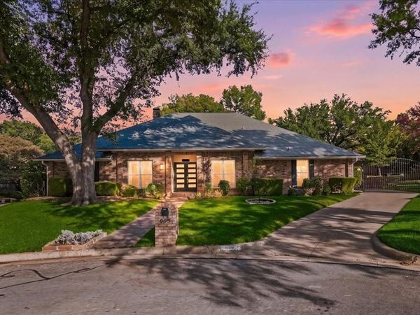 805 Shadycreek Court, Arlington, TX 76013