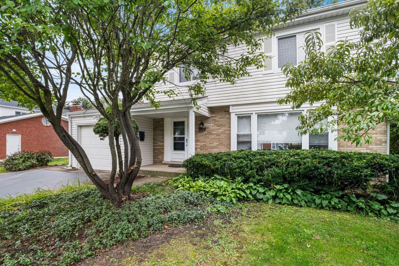 1119 Country Lane, Deerfield, IL 60015 Main Photo