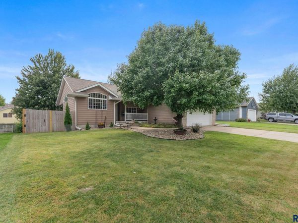 7015 W 52nd St, Sioux Falls, SD 57106