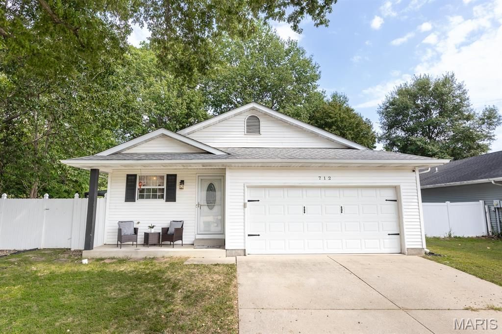 712 Country Oaks Lane, O Fallon, IL 62269 Main Photo