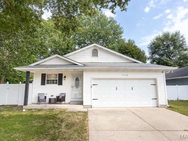712 Country Oaks Lane , O'Fallon, IL 62269