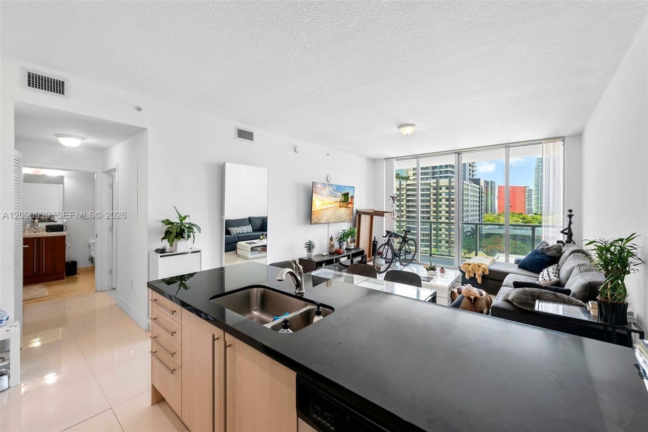 79 SW 12 St , Unit 1202-S, Miami, FL 33130 Photo