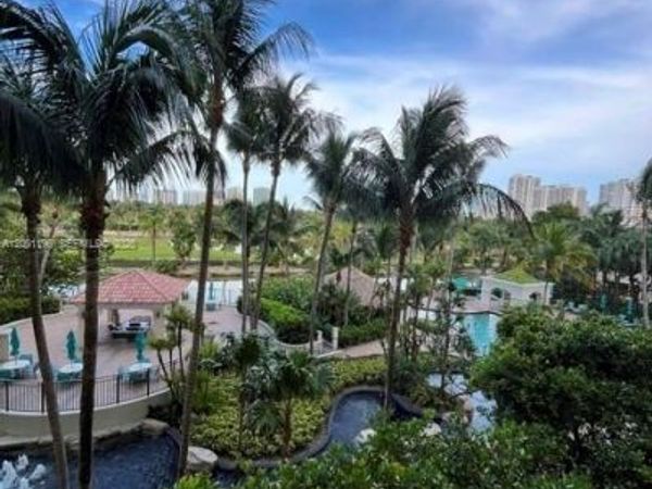 19501 W Country Club Dr, Unit 302, Aventura, FL 33180
