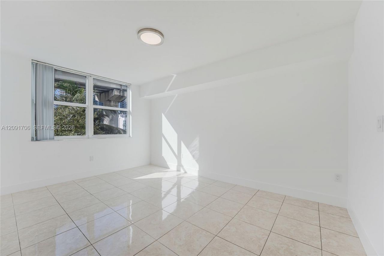 31 SE 5th St , Unit 409, Miami, FL 33131 Photo