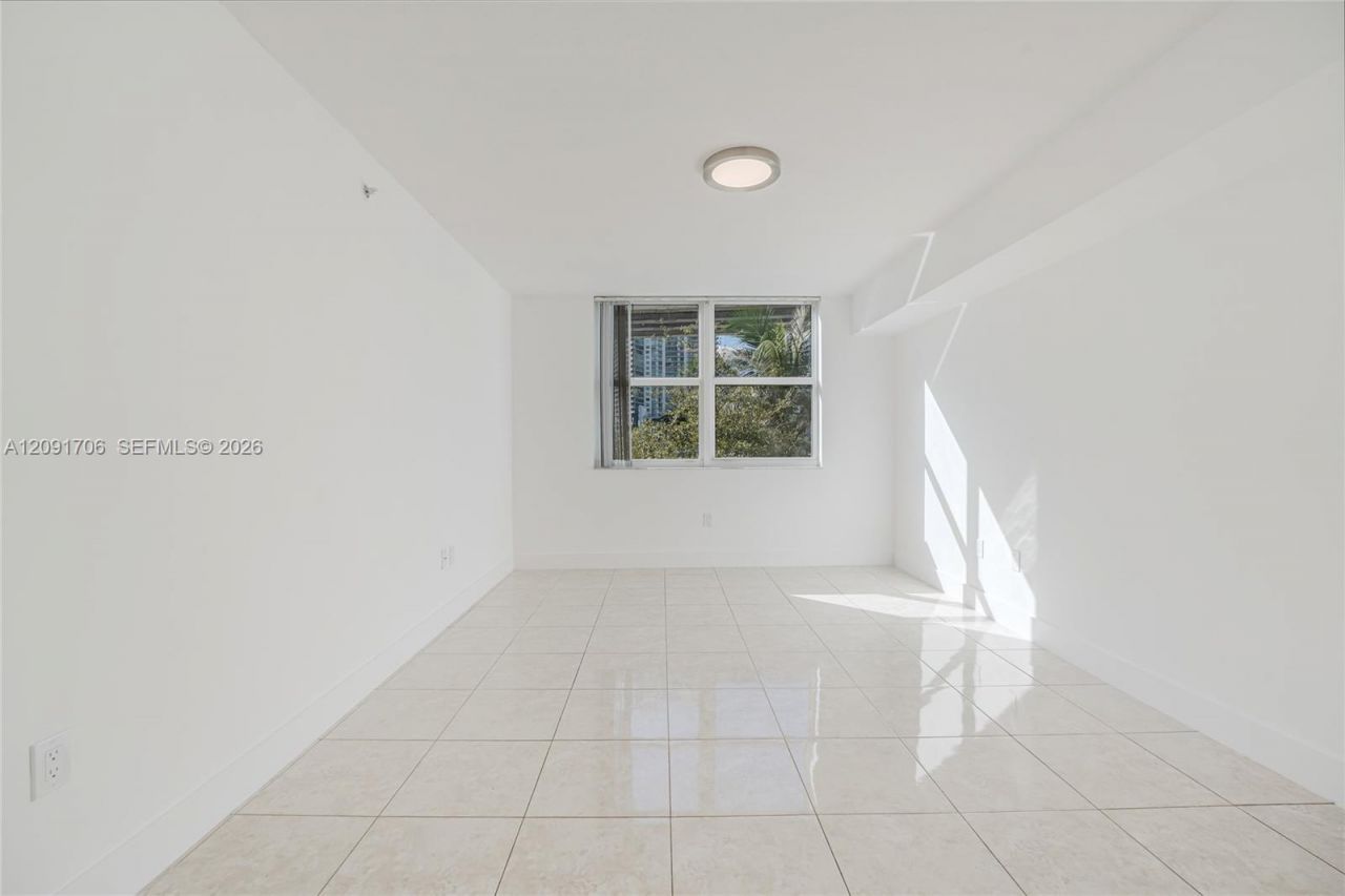 31 SE 5th St , Unit 409, Miami, FL 33131 Photo
