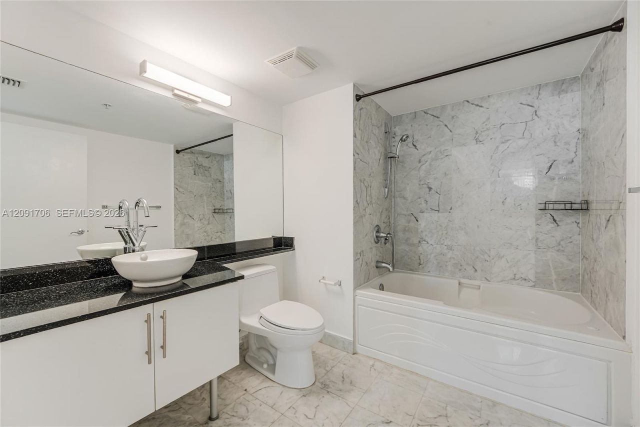 31 SE 5th St , Unit 409, Miami, FL 33131 Photo