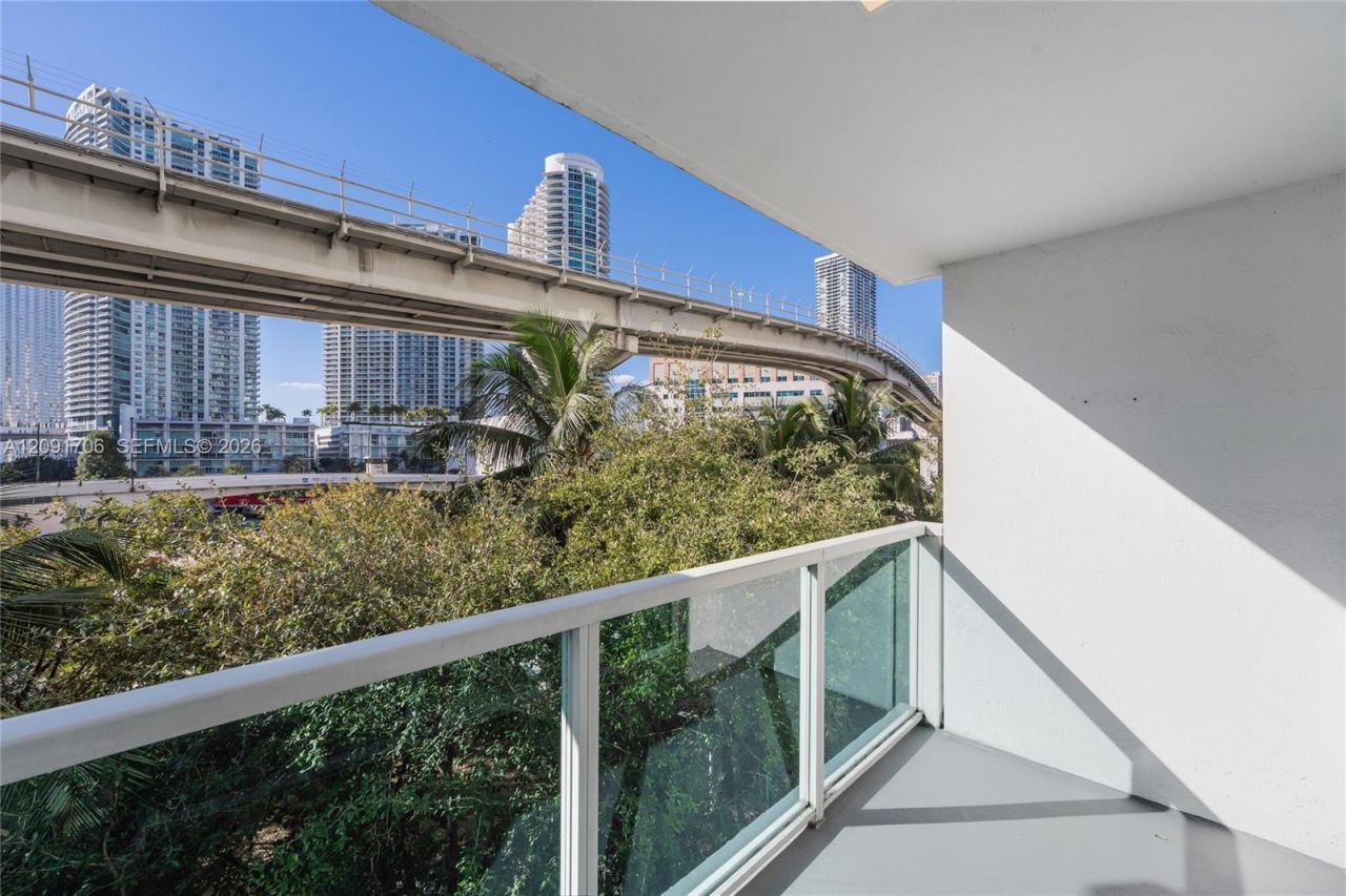31 SE 5th St , Unit 409, Miami, FL 33131 Photo