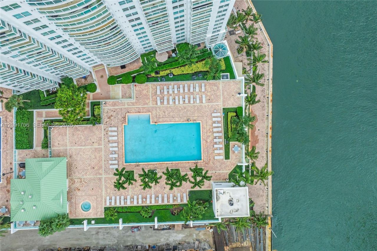 31 SE 5th St , Unit 409, Miami, FL 33131 Photo