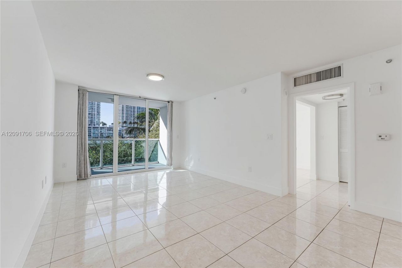 31 SE 5th St , Unit 409, Miami, FL 33131 Photo