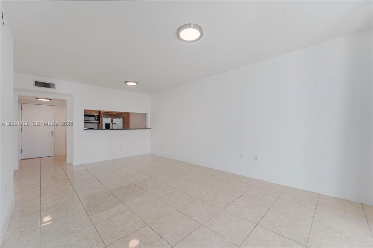 31 SE 5th St , Unit 409, Miami, FL 33131 Photo