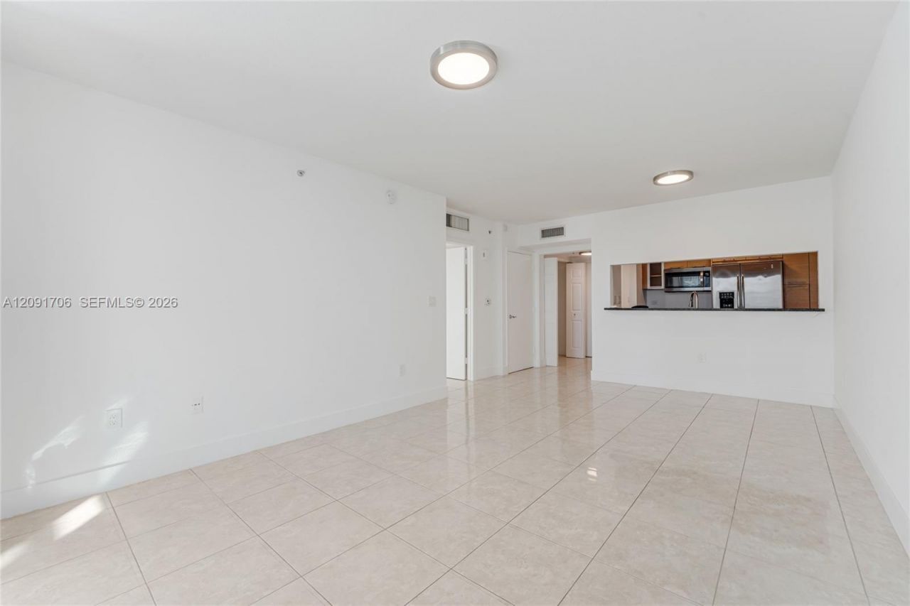 31 SE 5th St , Unit 409, Miami, FL 33131 Photo