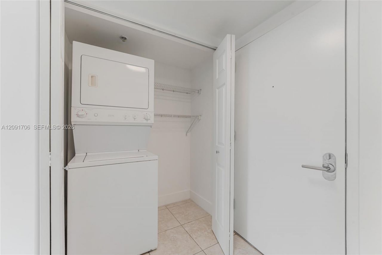 31 SE 5th St , Unit 409, Miami, FL 33131 Photo