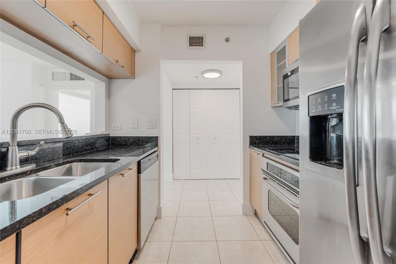 31 SE 5th St , Unit 409, Miami, FL 33131 Photo