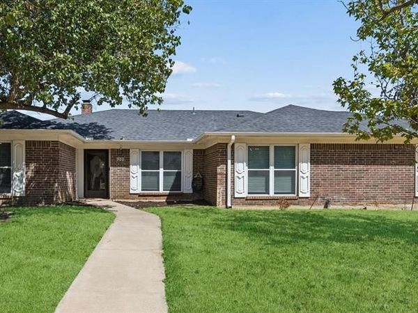 900 Rosewood Court, Euless, TX 76039