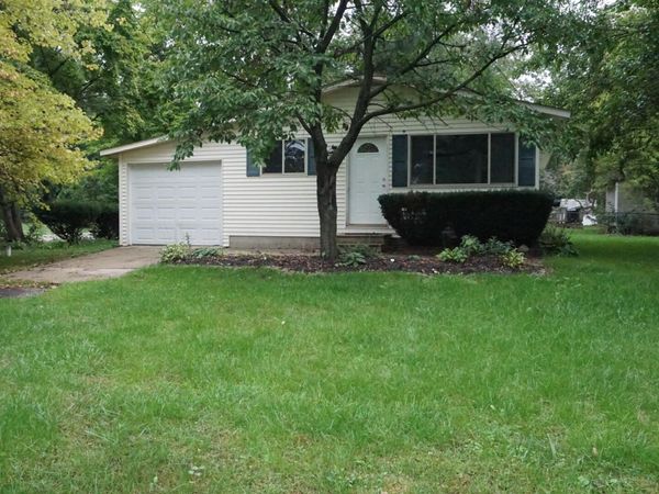 801 Farnsworth Road, White Lake, MI 48386