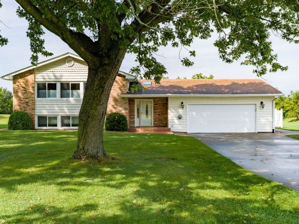 10319 58th Street , Milan, IL 61264