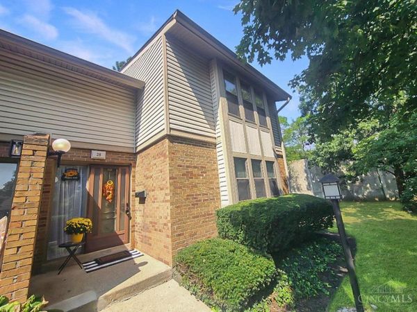 28 Woodcrest Court, Springdale, OH 45246