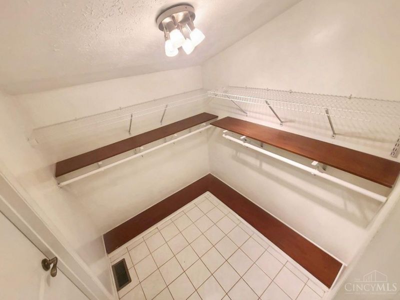 28 Woodcrest Court, Springdale, OH 45246 Photo 12