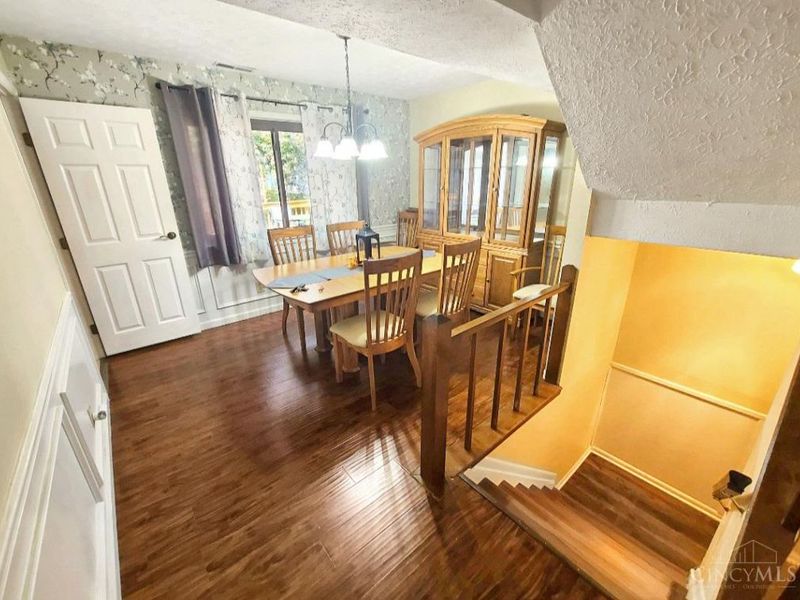 28 Woodcrest Court, Springdale, OH 45246 Photo 3