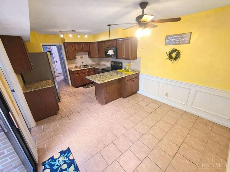 28 Woodcrest Court, Springdale, OH 45246 Photo 4