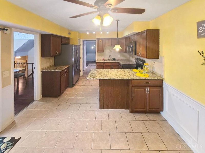 28 Woodcrest Court, Springdale, OH 45246 Photo 5