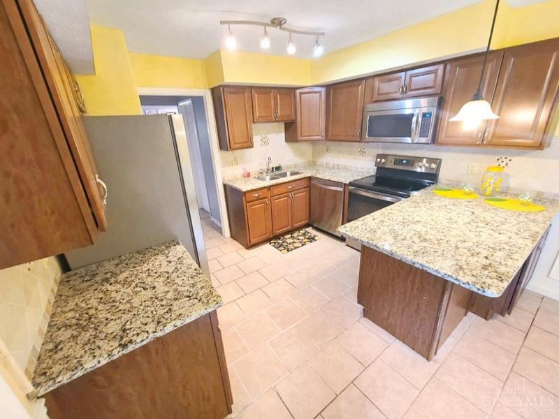 28 Woodcrest Court, Springdale, OH 45246 Photo 7