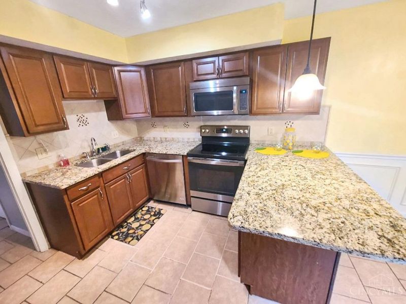 28 Woodcrest Court, Springdale, OH 45246 Photo 8