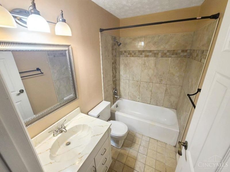 28 Woodcrest Court, Springdale, OH 45246 Photo 9
