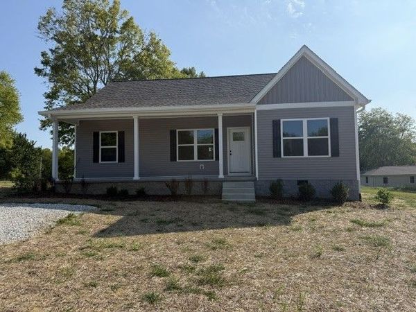 190 College St S , Mc Ewen, TN 37101