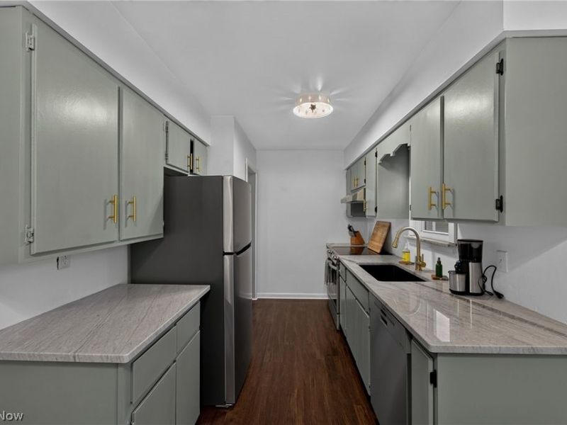 305 E 329th Street, Willowick, OH 44095 Photo 7