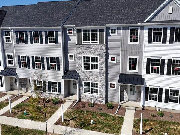 2437 SPRING WATER CIRCLE, LANCASTER, PA 17601