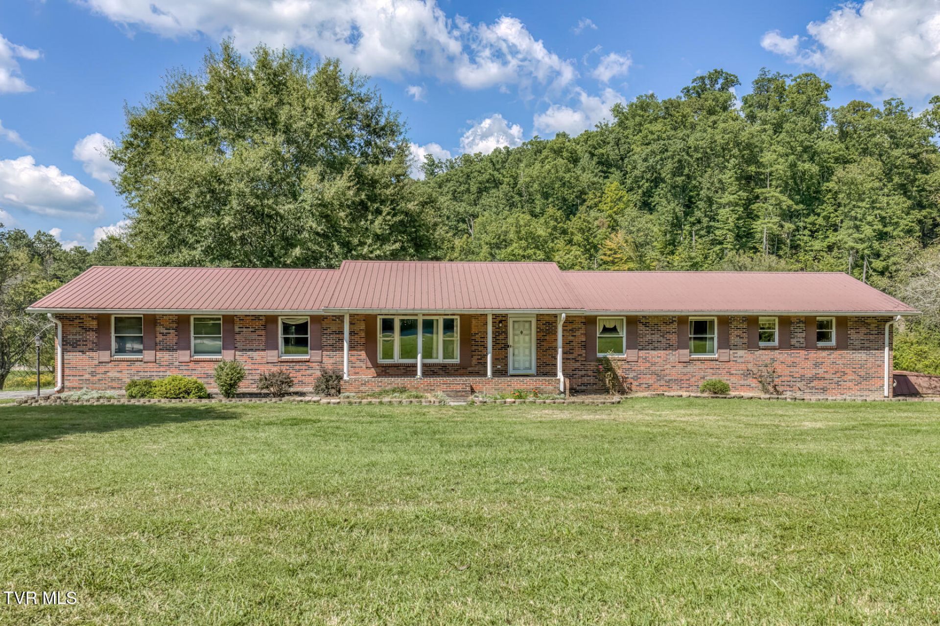 355 Raytheon Road, Bristol, TN 37620 Main Photo