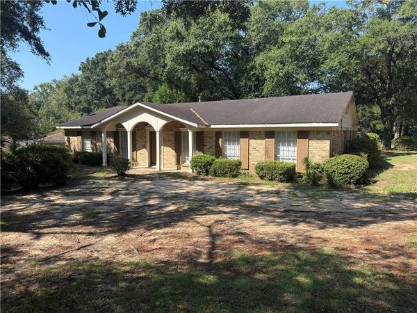 1513 Deerwood Drive E, Mobile, AL 36618