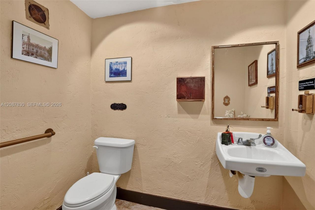 Restaurant Opportunity In The Heart Of Little Hava, Miami, FL 33135 Photo