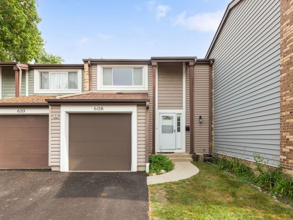 608 Westwood Court , Wheeling, IL 60090