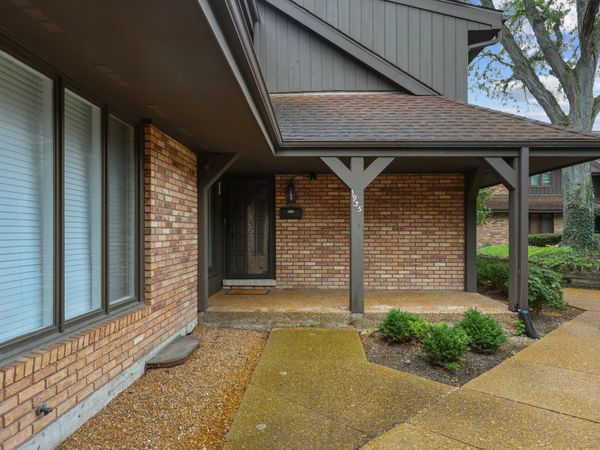 1935 Mission Hills Lane , Northbrook, IL 60062
