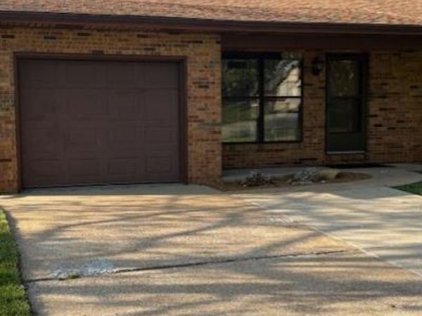 2418 College Drive , Belleville, IL 62221